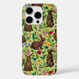 Coque iPhone 16 Pro Lapins et fleurs sauvages sur le vert miel