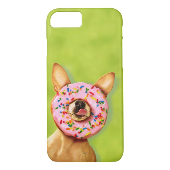 Coques Case-Mate iPhone Le chien drôle de chiwawa avec arrosent le beignet (Dos)