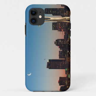 Coque iPhone 11 Le drapeau américain vole entre la lune en hausse