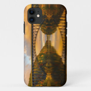 Coque iPhone 11 Le Roi français Bridge dans l'automne