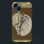 Etui iPhone 13 Les petites coquilles de sirène<br><div class="desc">Charikilia Zarris est une artiste talentueuse connue pour ses oeuvres d'art océaniques. Ses images sont paisibles et calmes vous relaxant avec chaque photo. Obtenez cette oeuvre d'art nautique avec un Coquille de Conque qui est le centre de tout,  bordé d'un décor et d'un beau motif floral.</div>
