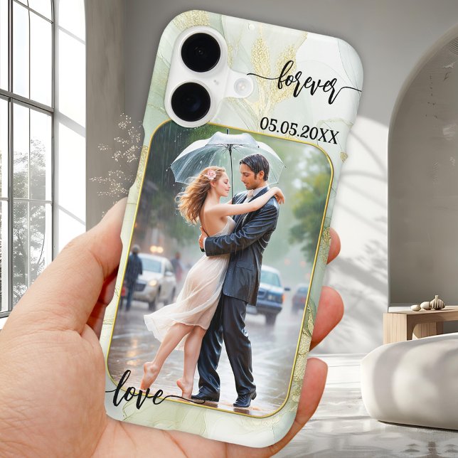 Coques Case-Mate iPhone Love Mariage Script Photo Téléphone Case (Wedding phone case featuring your photo on a green gold boho chic abstract design with script texts)