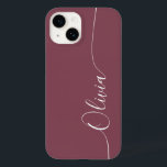 Coque Case-Mate iPhone Maroon Blanc Élégant Calligraphie Nom du script<br><div class="desc">Maroon Elegant White Calligraphy Script Personnalisé Nom iPhone 14 Smart Phone Boîtes dispose d'un design moderne et tendance simple et élégant avec votre nom personnalisé dans élégante calligraphie manuscrite typographie de script sur un arrière - plan maroon. Conçu par ©Evco Studio www.zazzle.com/store/evcostudio</div>