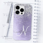 Coque Case-Mate iPhone Métal brossé violet Parties scintillant d'argent N<br><div class="desc">Personnalisez facilement ce design branché de boîtier de téléphone chic avec une jolie parties scintillant brillante en argent sur un arrière - plan métallique brossé violet.</div>