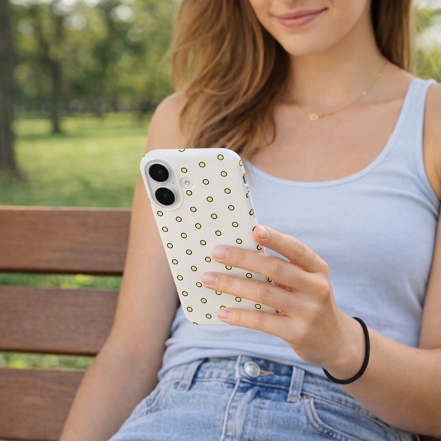 Coques Case-Mate iPhone Modern Yellow Circle Dot Black Outline Pattern (A phone case with a yellow circle with black outline pattern.)