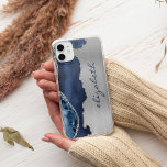 Case-Mate iPhone Case Moderne Marine Bleu Argent Agate métallique<br><div class="desc">Ce design branché présente une aquarelle bleu marine ornée d'une parties scintillant en faux argent,  sur un arrière - plan en faux métal brossé argenté. Personnalisez-le avec votre nom ou monogramme dans un script bleu marine de style écriture.</div>