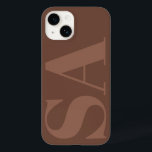 Coque Case-Mate iPhone Moderne marron naturel initial minimal contemporai<br><div class="desc">Monogramme initial marron naturel moderne minimaliste design de boîtier de téléphone contemporain.</div>