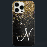 Coque iPhone 16 Pro Max Monogramme à étincelle noire à Parties scintillant<br><div class="desc">Personnalisez facilement ce design élégant et branché de boîtier de téléphone avec une jolie parties scintillant dorée brillante sur un arrière - plan métallique brossé noir.</div>