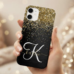 Coque Case-Mate iPhone Monogramme à étincelle noire à Parties scintillant<br><div class="desc">Personnalisez facilement ce design élégant et branché de boîtier de téléphone avec une jolie parties scintillant dorée brillante sur un arrière - plan métallique brossé noir.</div>