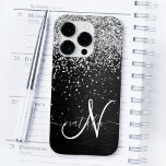 Coque Case-Mate iPhone Monogramme à étincelle noire à Parties scintillant<br><div class="desc">Personnalisez facilement ce design élégant et branché de boîtier de téléphone avec une jolie parties scintillant brillante en argent sur un arrière - plan métallique brossé noir.</div>