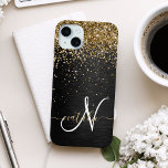 Coque Case-Mate iPhone Monogramme à étincelle noire à Parties scintillant<br><div class="desc">Personnalisez facilement ce design élégant et branché de boîtier de téléphone avec une jolie parties scintillant dorée brillante sur un arrière - plan métallique brossé noir.</div>