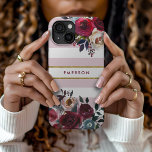 Coque Case-Mate iPhone Monogramme à rayures florales de saumon rose pouss<br><div class="desc">Caisses de téléphone monogrammed personnalisées avec votre nom ou autre texte. Ce design boho branché présente une bordure florale aquarelle aux couleurs d'automne rustiques sur un arrière - plan rayé blanc et rose mauve poussiéreux avec un faux accent de feuille d'or. Utilisez les outils de conception pour choisir une couleur...</div>