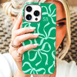 Coque iPhone 16 Pro Max Monogramme de Jade Bow<br><div class="desc">Habille ton téléphone en style avec ce boîtier de téléphone jade chic et tendance! Doté d'un motif ludique d'arcs dessinés à la main et personnalisé avec votre monogramme, ce coque est le parfait mélange de mode et de fonction. Fabriqué à partir de matériaux durables pour protéger votre téléphone contre les...</div>