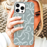 Coque iPhone 16 Pro Max Monogramme de la tige de bois Dusty<br><div class="desc">Habille ton téléphone en style avec ce boîtier de téléphone chic et branché poussiéreux ! Doté d'un motif ludique d'arcs dessinés à la main et personnalisé avec votre monogramme, ce coque est le parfait mélange de mode et de fonction. Fabriqué à partir de matériaux durables pour protéger votre téléphone contre...</div>