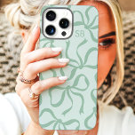 Coque iPhone 16 Pro Max Monogramme de menthe verte<br><div class="desc">Habille ton téléphone en style avec ce boîtier de téléphone vert menthe chic et tendance! Doté d'un motif ludique d'arcs dessinés à la main et personnalisé avec votre monogramme, ce coque est le parfait mélange de mode et de fonction. Fabriqué à partir de matériaux durables pour protéger votre téléphone contre...</div>