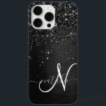 Coque iPhone 16 Pro Max Monogramme d'étincelle à Parties scintillant noire<br><div class="desc">Personnalisez facilement ce design élégant et branché de boîtier de téléphone avec une jolie parties scintillant brillante noire sur un arrière - plan métallique brossé noir.</div>