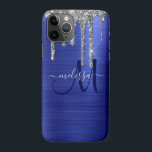 Case-Mate iPhone Case Monogramme en métal brosse à Parties scintillant à<br><div class="desc">Ajoutez une touche de glamour à votre téléphone portable grâce à cet élégant étui téléphonique personnalisé. Ce modèle design chic est doté d'un monogramme de script bleu marine moderne avec un nom en gris sur un arrière - plan de texture métallique brossée bleu cobalt avec une bordure supérieure de parties...</div>