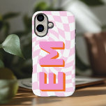 Coque Pour iPhone 16 Monogramme esthétique du tableau de contrôle rétro<br><div class="desc">Améliorez votre iPhone 16 Pro Max avec ce coque audacieux et personnalisé doté d'un motif à damier tendance. Avec l’option d’ajouter deux initiales - votre prénom et votre nom de famille - il est conçu pour donner à votre appareil une touche personnelle tout en faisant une déclaration de style fort....</div>
