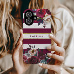 Coque Pour iPhone 16 Monogramme floral de Boho Bourgogne et or<br><div class="desc">Caisses de téléphone monogrammed personnalisées avec votre nom ou autre texte. Ce design boho branché présente une bordure florale aquarelle aux couleurs d'automne rustiques sur un arrière - plan rayé bordeaux et blanc avec un faux accent de feuille d'or. Utilisez les outils de conception pour choisir une couleur arrière -...</div>
