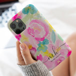 Case-Mate iPhone Case monogramme floral souple rose girly moderne<br><div class="desc">Monogramme floral lâche vert girly moderne avec de jolies fleurs d'été.</div>