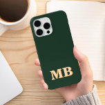 Case-Mate iPhone Case Monogramme initial minimaliste moderne<br><div class="desc">Boîtier téléphonique initial minimaliste vert forêt. Créez votre propre coque iphone personnalisé avec un nom initial personnalisé.</div>