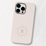 Coque Case-Mate iPhone Monogramme initial radiale sunburst muet rose<br><div class="desc">Coque iphone élégant avec votre monogramme initial à l'intérieur d'une bordure de points radiaux ressemblant à un soleil. Brun très clair sur rose muet. Les couleurs peuvent être customisées avec l'outil de conception.</div>