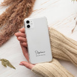Coque Case-Mate iPhone Monogramme minimaliste moderne noir et blanc<br><div class="desc">Ce design monogramme simple et élégant comprend votre prénom dans un script d'écriture manuscrite noir élégant et votre nom dans une police sans serif minimaliste sur un arrière - plan blanc.</div>