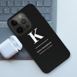 Coque Case-Mate iPhone Monogramme moderne minimaliste noir et blanc<br><div class="desc">Un design vertical minimaliste dans un style élégant en monochrome noir et blanc et grand monogramme initial typographique. Le texte peut facilement être customisé pour un design aussi unique que vous êtes !</div>