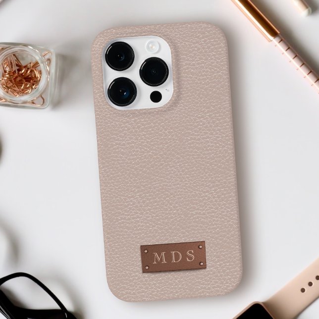 Coques Case-Mate iPhone Monogramme or Rose en cuir rose pâle (A pretty blush pink faux leather look phone case with a faux rose gold plate for your initials)
