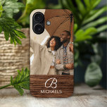 Coque Pour iPhone 16 Monogramme Photo Bois Bois Bois Bois Bois Nom pers<br><div class="desc">Monogram Photo Wood Grain Timber Personnalisé Nom coques iphone présente votre photo préférée avec votre nom personnalisé et monogramme sur un accent en bois. Personnalisez en modifiant le texte dans les zones de texte fournies. Conçu par ©Evco Studio www.zazzle.com/store/evcostudio</div>