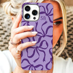 Coque iPhone 16 Pro Max Monogramme pourpre du cou<br><div class="desc">Habille ton téléphone en style avec ce boîtier de téléphone violet chic et tendance! Doté d'un motif ludique d'arcs dessinés à la main et personnalisé avec votre monogramme, ce coque est le parfait mélange de mode et de fonction. Fabriqué à partir de matériaux durables pour protéger votre téléphone contre les...</div>