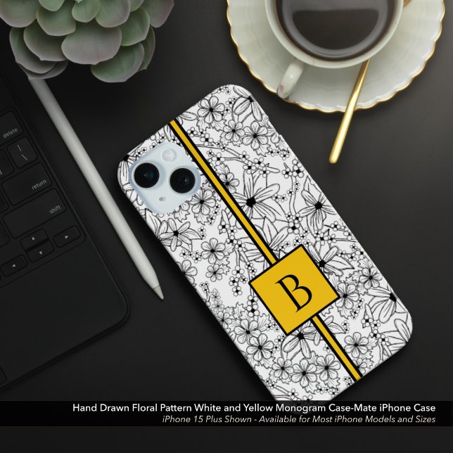 Coques Case-Mate iPhone Motif floral blanc dessiné à la main Monogramme ja (Hand Drawn Floral Pattern: White Flowers with Yellow Monogram Case-Mate iPhone Case)