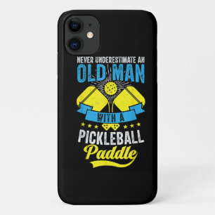 Case-Mate iPhone Case Ne sous-estimez jamais un vieil homme avec un Pick