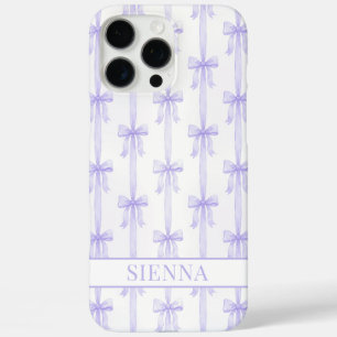 Coque iPhone 16 Pro Max Nœuds Coquette Violets Monogrammes Rayés