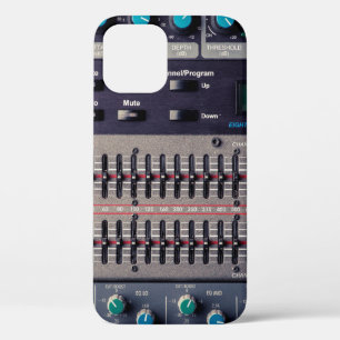 Case-Mate iPhone Case Nombreux boutons sur un mixeur de sons dans un stu