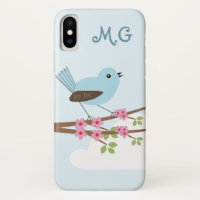 Oiseau bleu mignon dans l'arbre de fleur