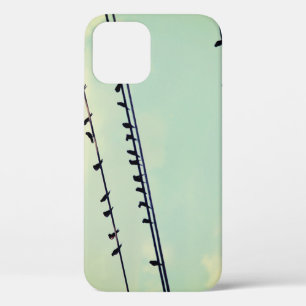 Case-Mate iPhone Case Oiseaux sur des fils, ciel bleu vintage.
