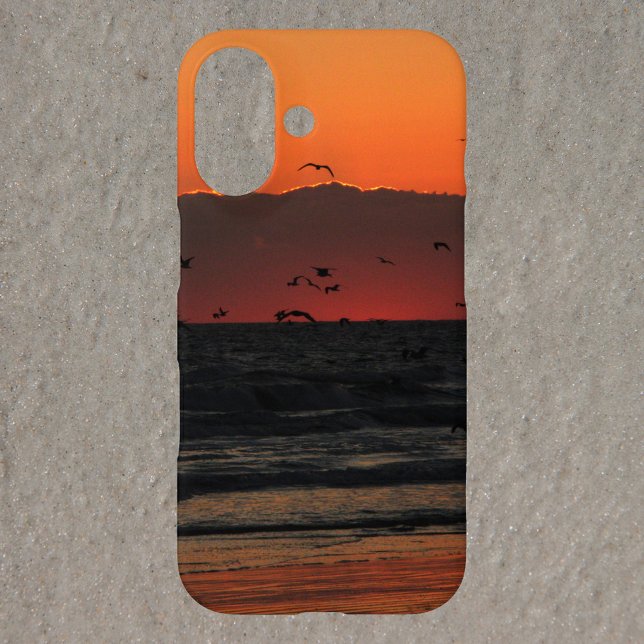 Coques Case-Mate iPhone Oiseaux survolant le lever du soleil (A phone case with a photo of birds flying over the ocean during sunrise)