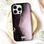 Coque Case-Mate iPhone Ombre Purple Bourgogne avec Monogramme Gold Modern<br><div class="desc">Protégez votre téléphone avec élégance grâce à cet élégant coque iphone "Ethereal Mist", au design captivant et aux accents métalliques imitant. Parfait pour les amateurs de luxe et d'art moderne, ce coque est disponible pour de nombreux modèles iPhone et Samsung, offrant à la fois des options Barely There et Tough...</div>