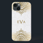 Etui iPhone 13 Ornament en dentelle or Arrière - plan blanc perso<br><div class="desc">Élégant or orné orné dentelle fleurie orné sur cercles blancs arrière - plan motif. Le design peut être demandé dans n'importe quelle couleur et sur n'importe quel produit que nous offrons. monogramme personnalisé et optionnel.</div>