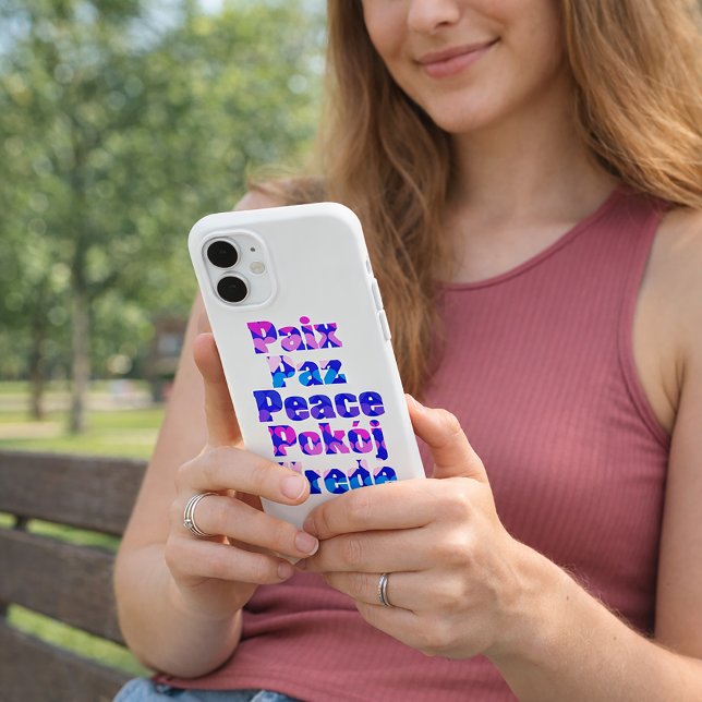 Coques Case-Mate iPhone Paix Paz Paix Pokój Vrede Conception de cœurs (A phone case that says peace in many languages with bright colorful hearts.)