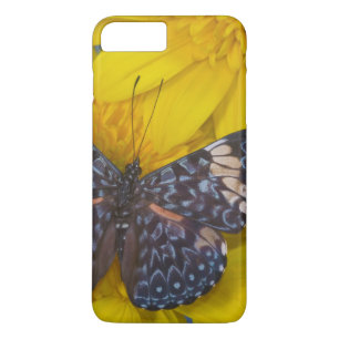 Coque iPhone 7 Plus Papillon sur une Fleur Jaune