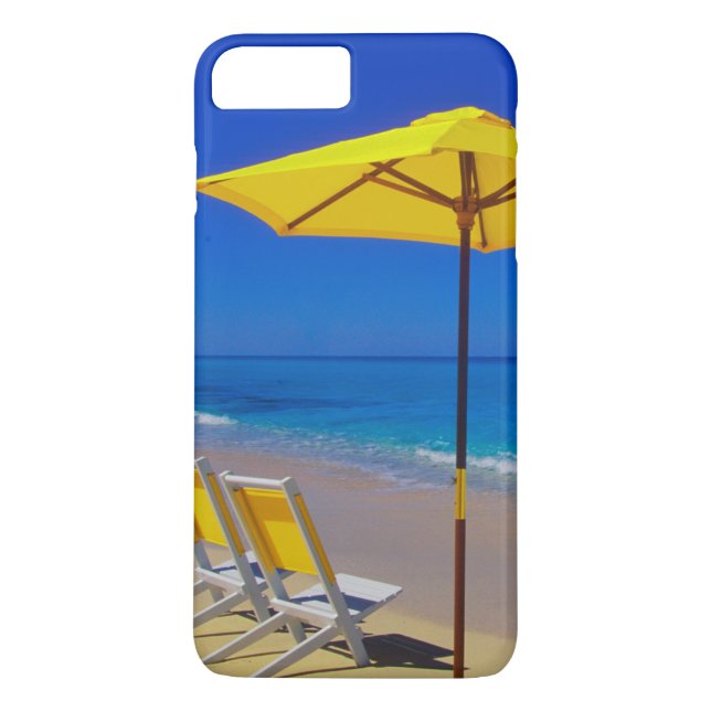 Coques Case-Mate iPhone Parapluie de plage jaune et chaises sur une plage  (Dos)