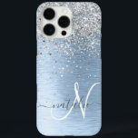 Coque iPhone 16 Pro Max Parties scintillant en argent brossé bleu Nom du m<br><div class="desc">Personnalisez facilement ce design branché de boîtier de téléphone chic avec une jolie parties scintillant brillante en argent sur un arrière - plan métallique brossé bleu.</div>