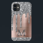 Case-Mate iPhone Case Parties scintillant gris argent monogramme gouttes<br><div class="desc">Parties scintillant moderne, gris argent ceinturé goutte nom et coque iphone monogrammé. Ce design présente des gouttes brillantes de parties scintillant gris argenté (gris) sur arrière - plan en métal brossé rose avec personnalisation monogramme initial et modèle de texte de prénom. Un cadeau féminin parfait. Si vous avez besoin d'aide...</div>
