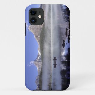 Coque iPhone 11 Pêcheurs en canot sur le lac Waterfowl, Banff