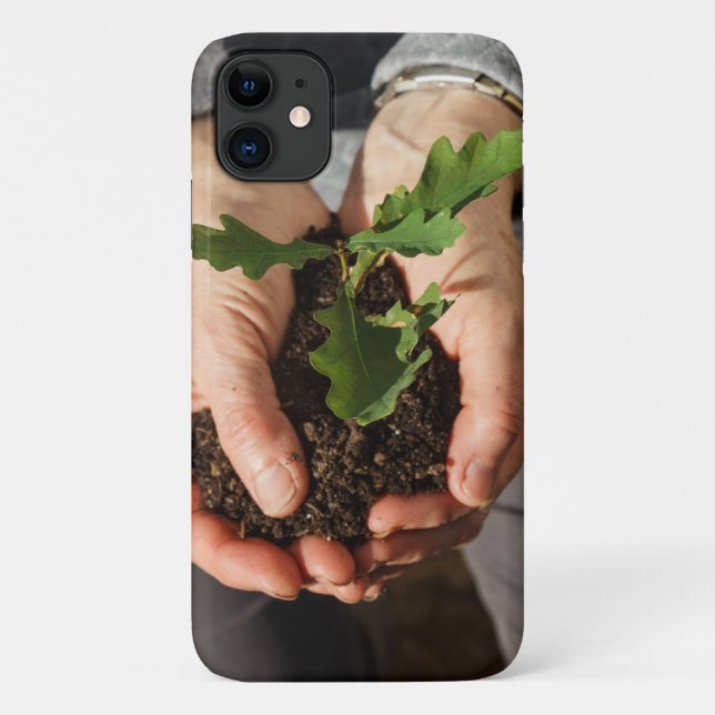 Coques Case-Mate iPhone Petit chêne dans les mains d'une femme (Dos)