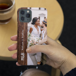 Coque Case-Mate iPhone Photo de couple à monogramme sur bois avec nom per