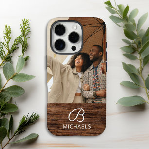 Coque iPhone 16 Pro Photo de monogramme sur bois personnalisé avec nom