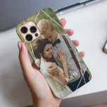 Coque iPhone 15 Mini Photo moderne et monogramme<br><div class="desc">Emportez vos moments les plus spéciaux avec vous partout avec ce monogramme contemporain et design photo personnalisé. Coincé.</div>